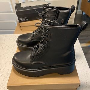 Steve Madden platform combat boots. Women’s size 9